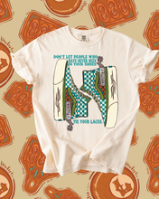Load image into Gallery viewer, TIE YOUR LACES TEE